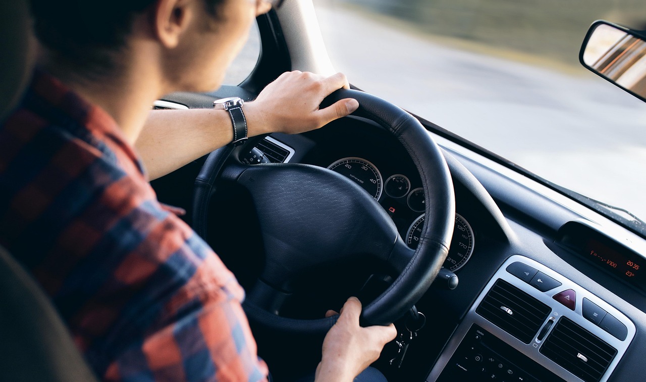 driving-2934477 1280
