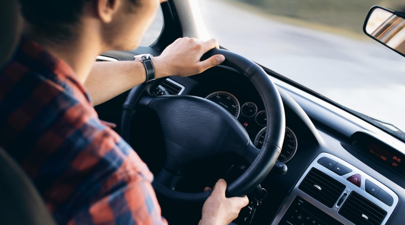 driving-2934477 1280